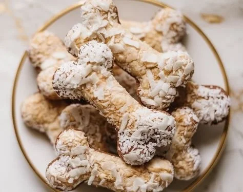 Delicious banana bites with carob and coconut ingredients