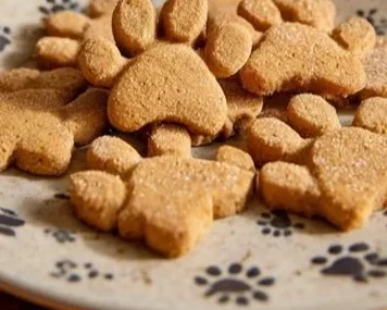 Chewy French toast cookies with cinnamon and maple flavors on a plate.