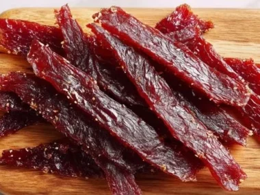 Nutritious dried liver jerky treat for dogs