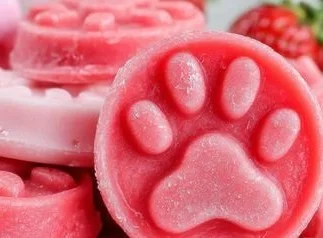 Healthy strawberry yogurt treats for dogs in a bowl