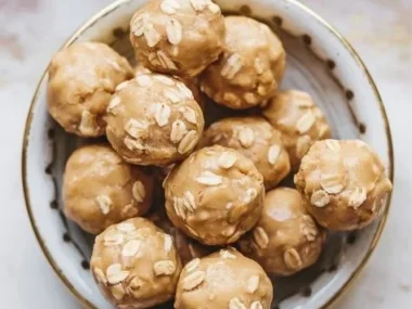 No-bake energy bites recipe for dogs made with wholesome ingredients