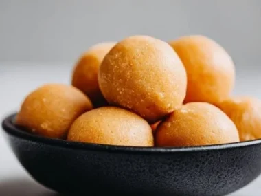 No-bake pumpkin applesauce and peanut butter dog treats for pets