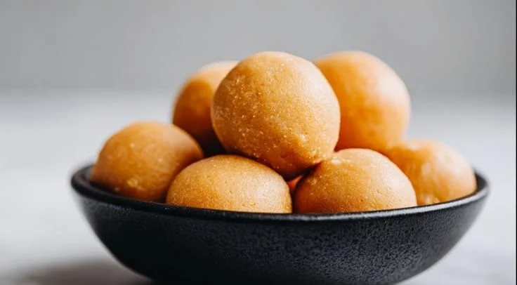 No-bake pumpkin applesauce and peanut butter dog treats for pets