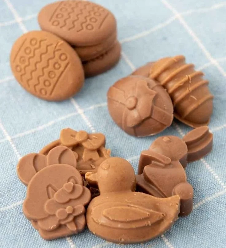 A plate of colorful no-bake Easter dog treats for dogs