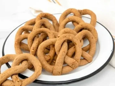 Healthy pretzels for dogs - tasty and safe treats for your furry friend.