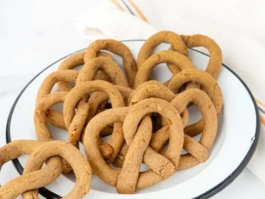 Healthy pretzels for dogs, a tasty treat that dogs love