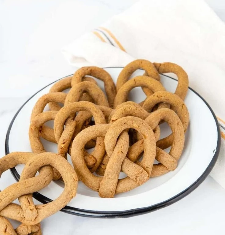 Healthy pretzels for dogs, a tasty treat that dogs love