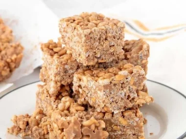 Homemade Rice Krispie Treats for dogs with dog-friendly ingredients